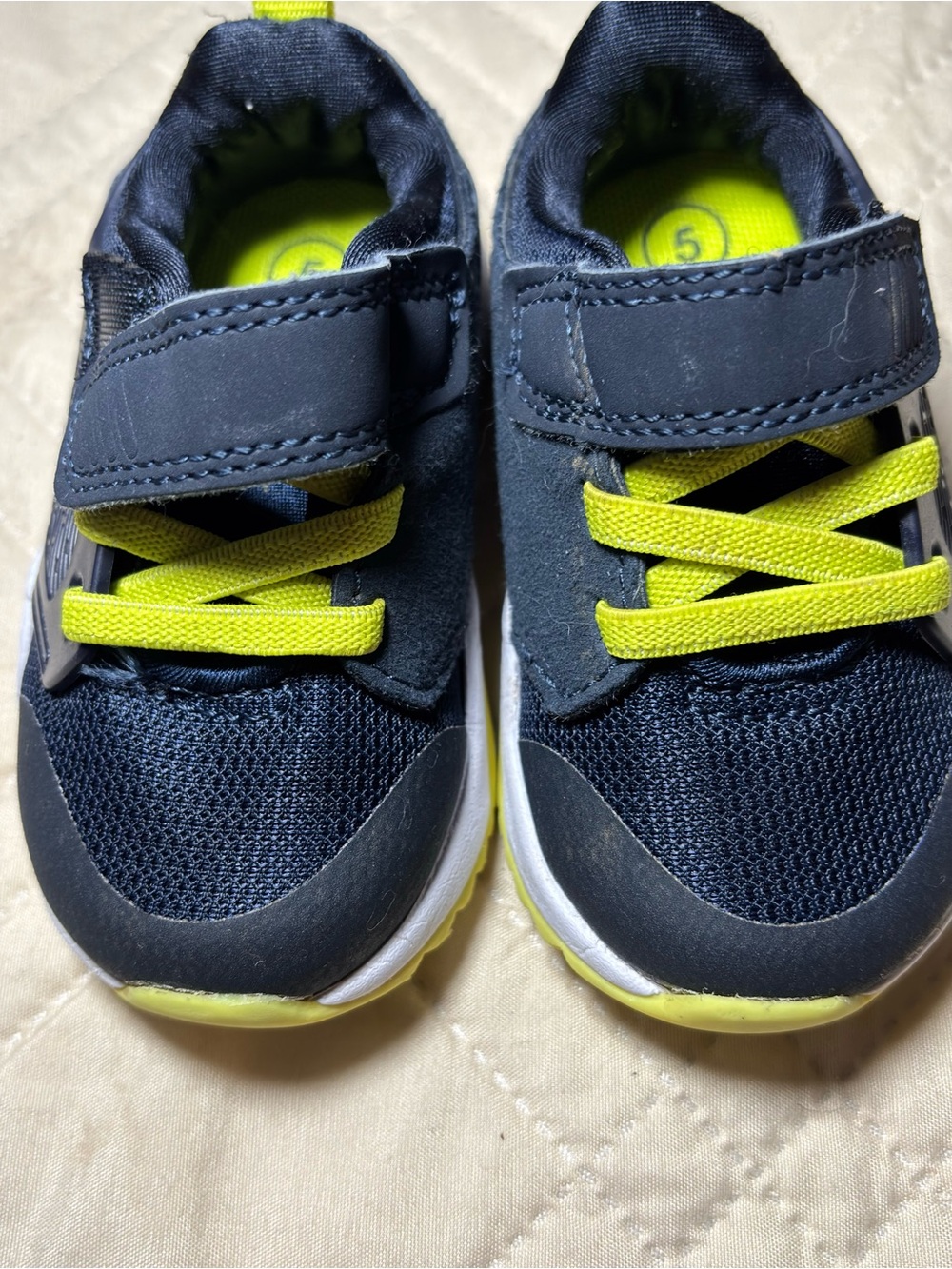 Cat & Jack Size 5 Navy and Lime Lightweight Sneakers